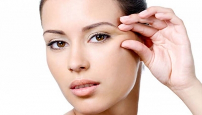 &Omicron;&iota; 4 &tau;&rho;&omicron;&phi;έ&sigmaf; &pi;&omicron;&upsilon; &sigma;&beta;ή&nu;&omicron;&upsilon;&nu; &tau;&omicron;&upsilon;&sigmaf; &mu;&alpha;ύ&rho;&omicron;&upsilon;&sigmaf; &kappa;ύ&kappa;&lambda;&omicron;&upsilon;&sigmaf;