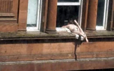 &Alpha;&upsilon;&tau;ή &eta; &gamma;&upsilon;&nu;&alpha;ί&kappa;&alpha; &pi;έ&rho;&alpha;&sigma;&epsilon; &tau;&eta;&nu; &eta;&lambda;&iota;&omicron;&theta;&epsilon;&rho;&alpha;&pi;&epsilon;ί&alpha; &sigma;&epsilon; ά&lambda;&lambda;&omicron; &epsilon;&pi;ί&pi;&epsilon;&delta;&omicron;